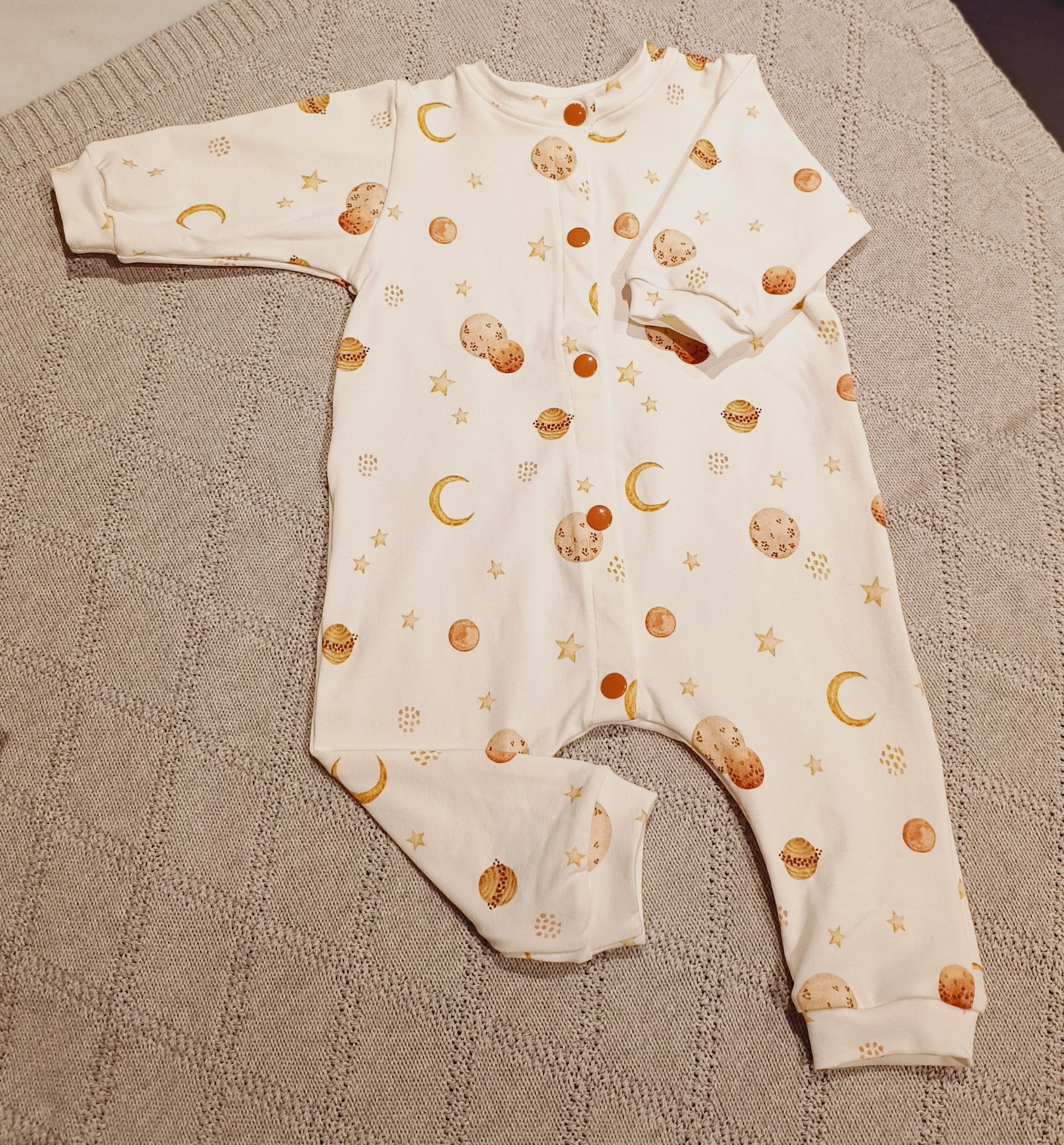 Boxpakje maat 62 terra maan en sterren