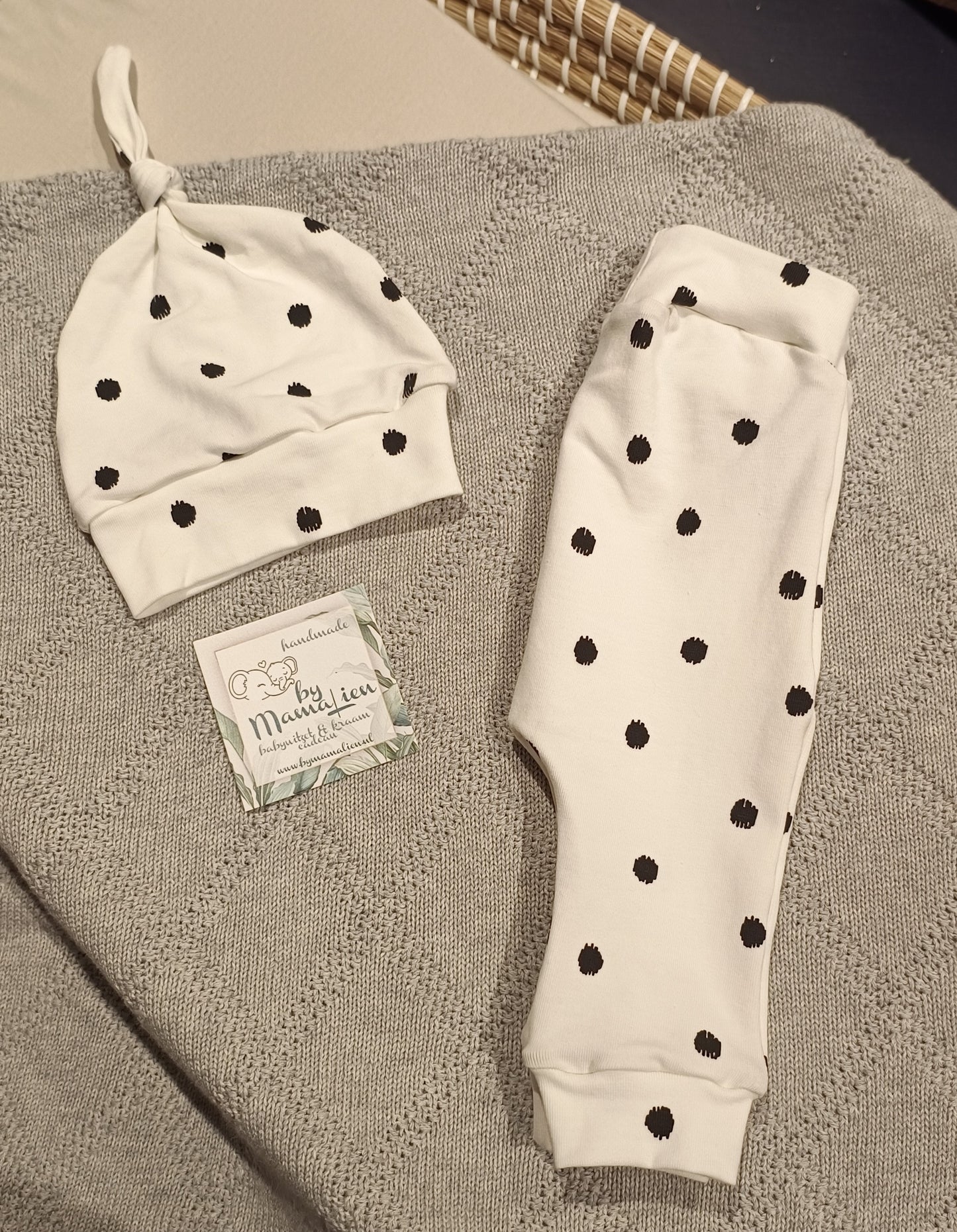 Baby setje maat 50/56 crème zwarte stippen