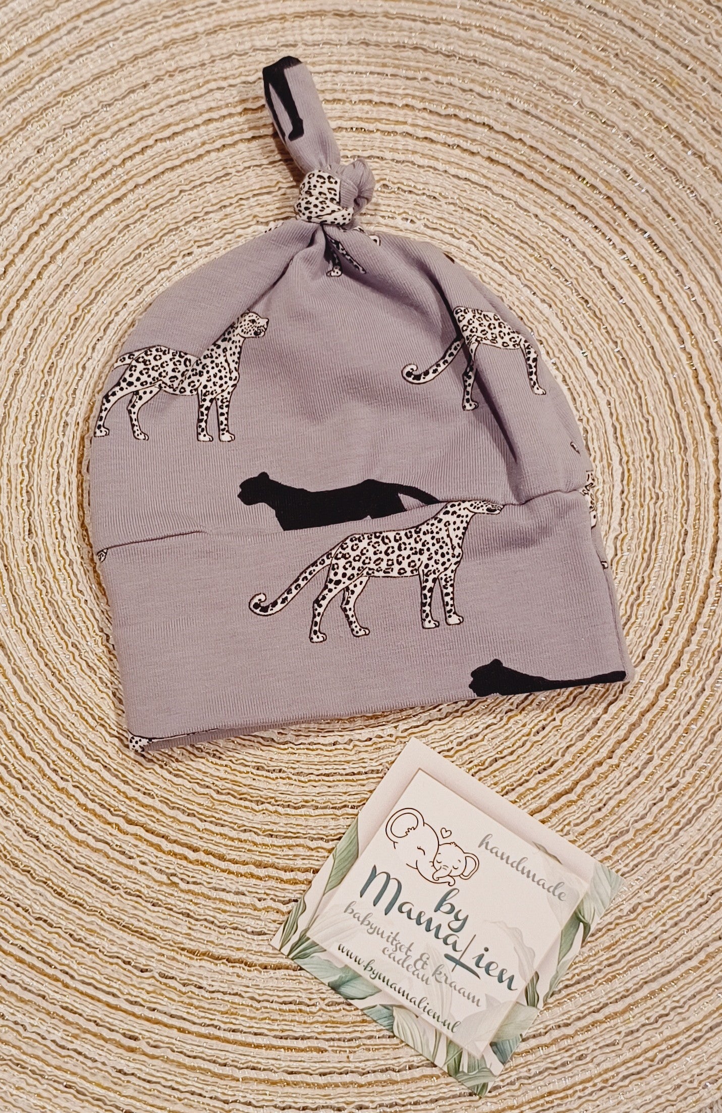 Baby knoopmutsje grijs panter