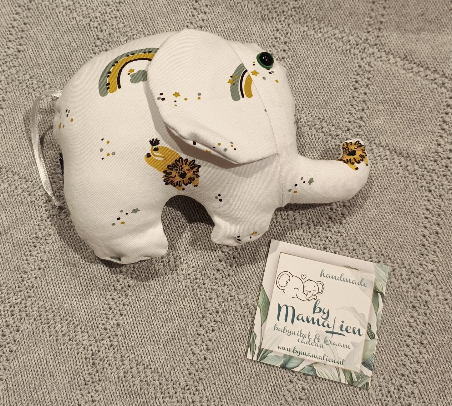 Olifant leeuwtjes 2