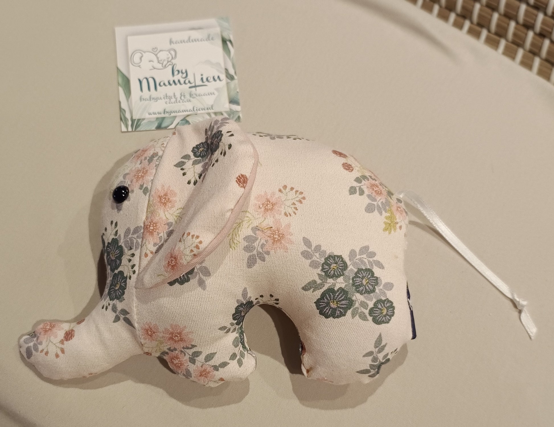 Olifant met print roze retro