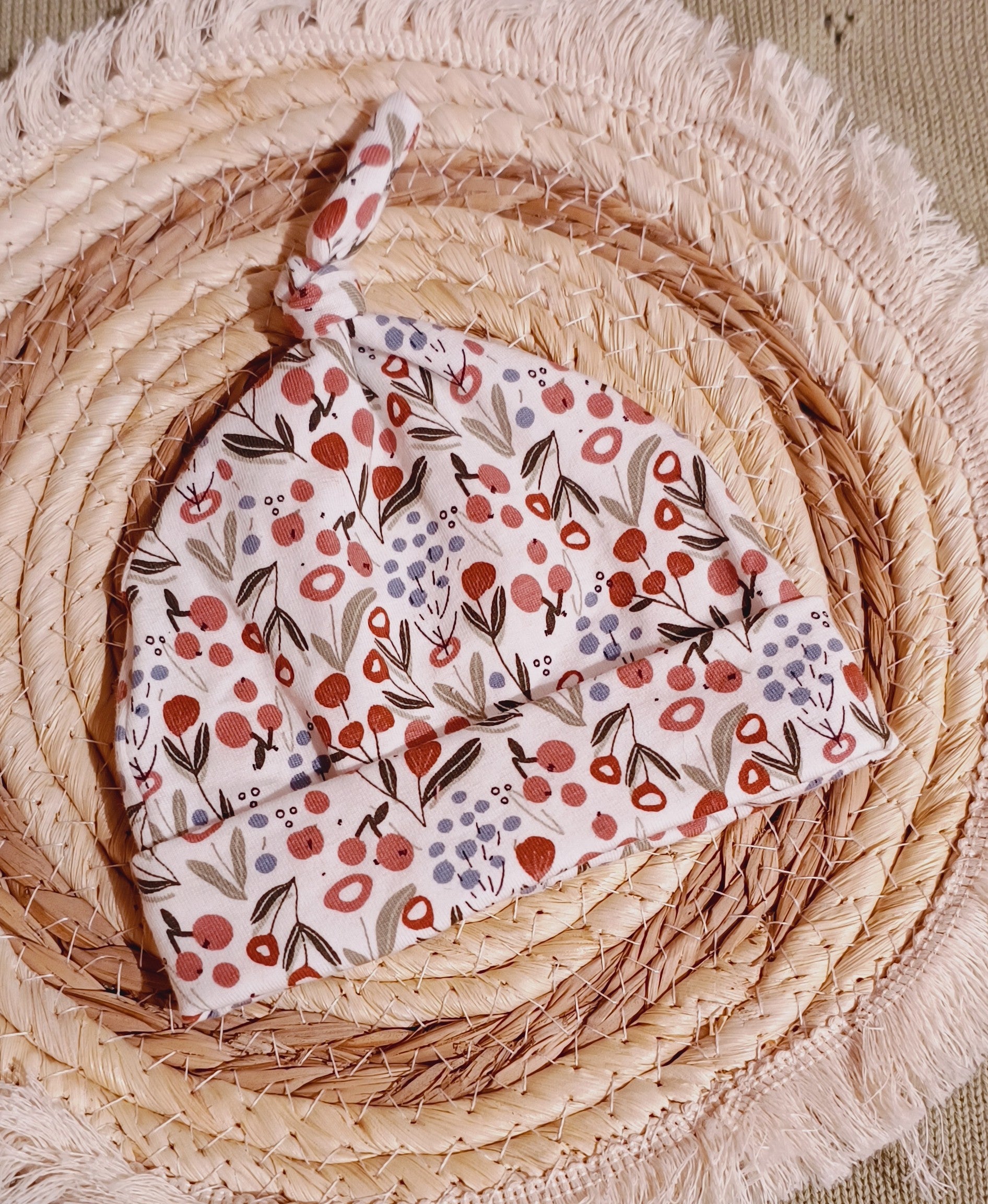 Baby knoopmutsje kersjes