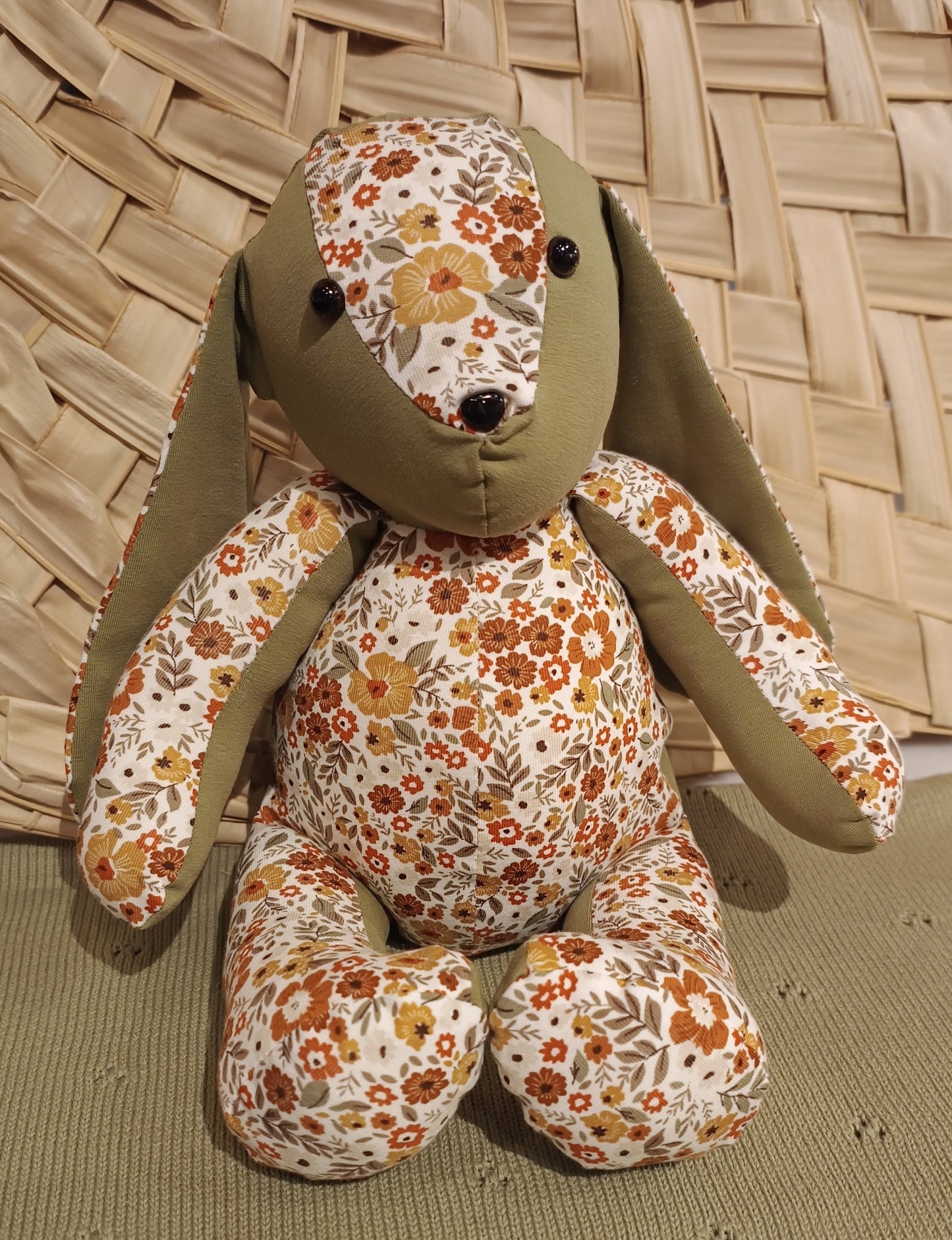 Stoffen knuffel konijn groen retro bloemen