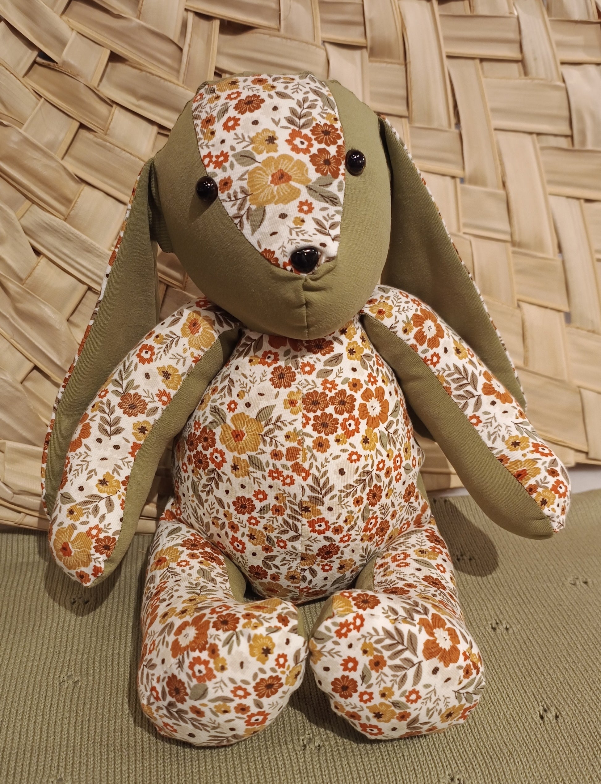 Stoffen knuffel konijn groen retro bloemen