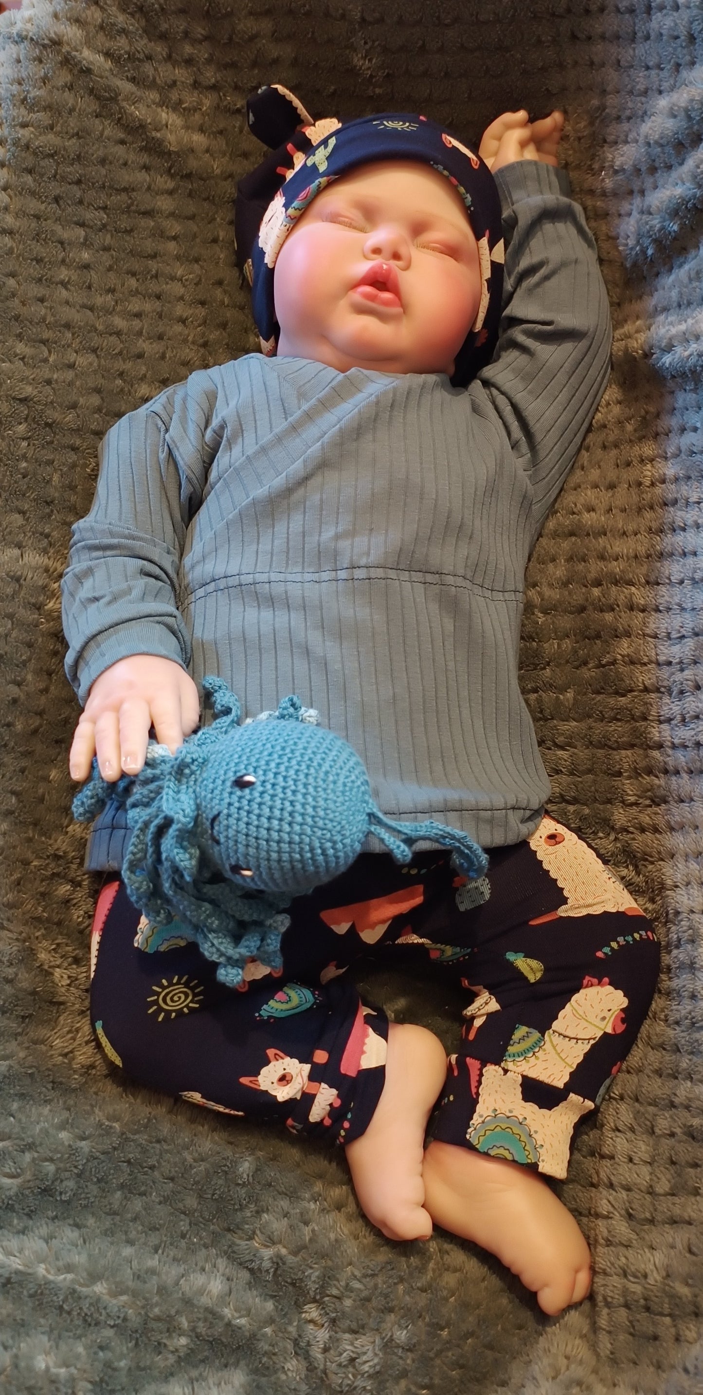 Setje broekje mutsje en shirtje alpaca maat 62