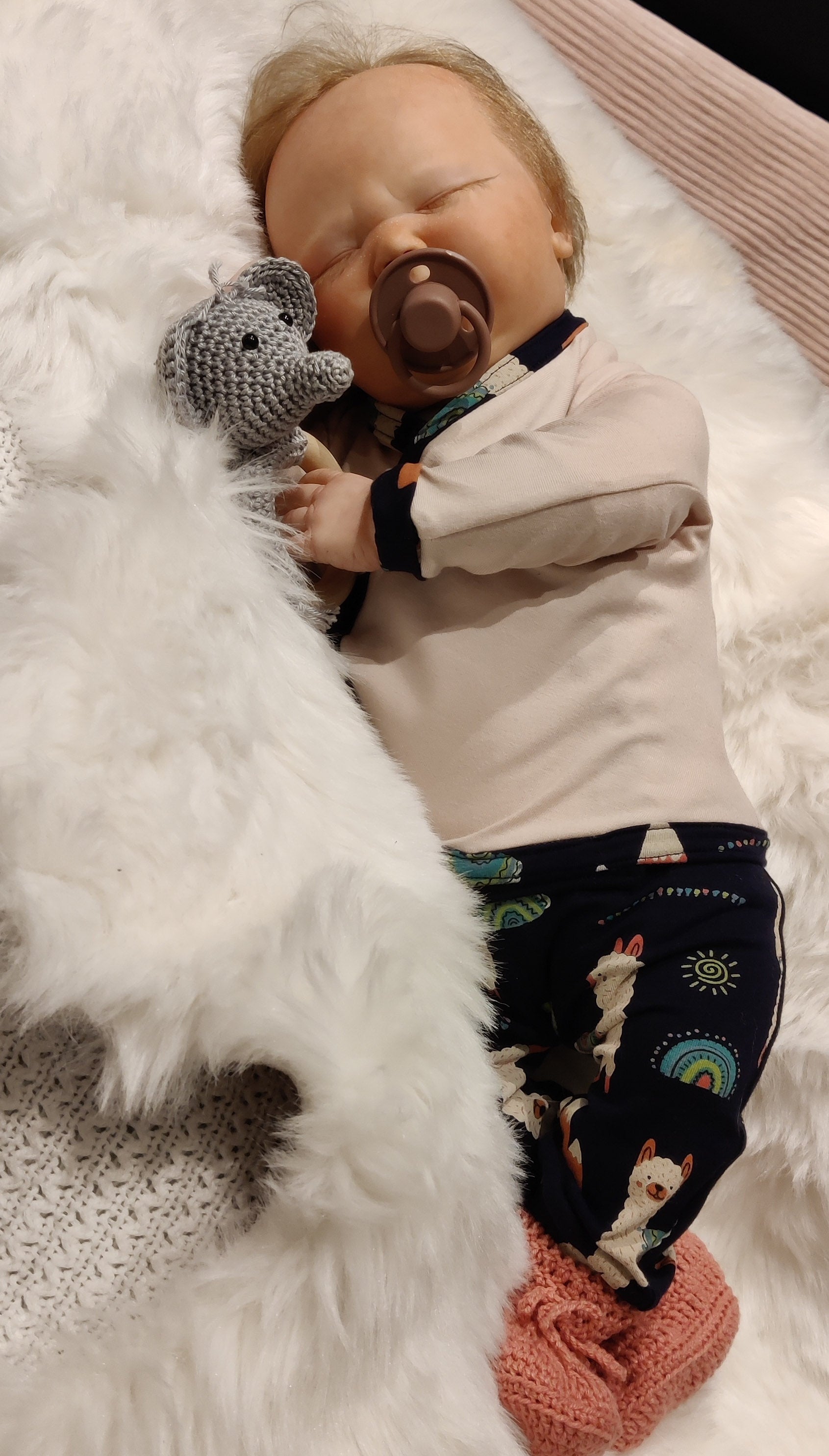 Setje broekje mutsje en overslag shirtje alpaca