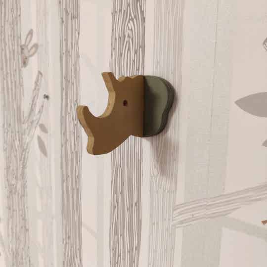 Wandhanger neushoorn oker grijs