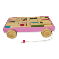 Houten blokkenkar met naam roze