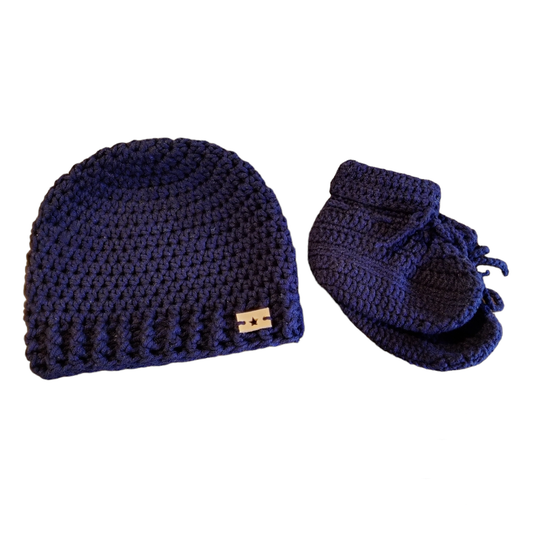 Gehaakt mutsje met slofjes donker blauw