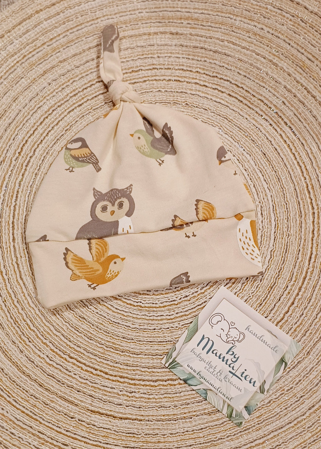 Baby knoopmutsje uiltjes