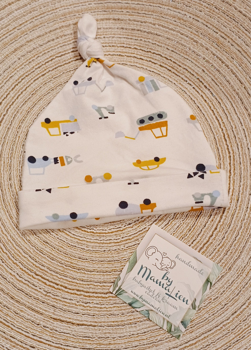 Baby knoopmutsje kleine autootjes