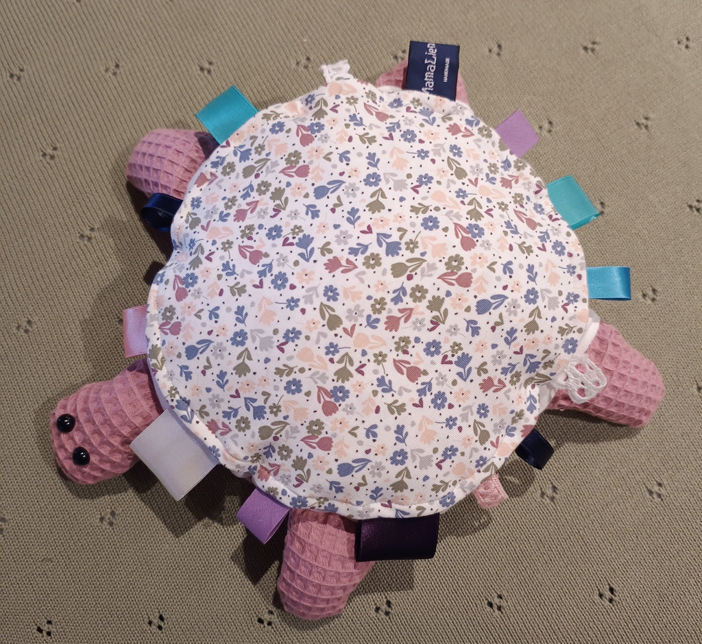 Knuffel schildpad By MamaLien roze bloemetjes