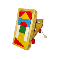 Houten kiepwagen met blokken