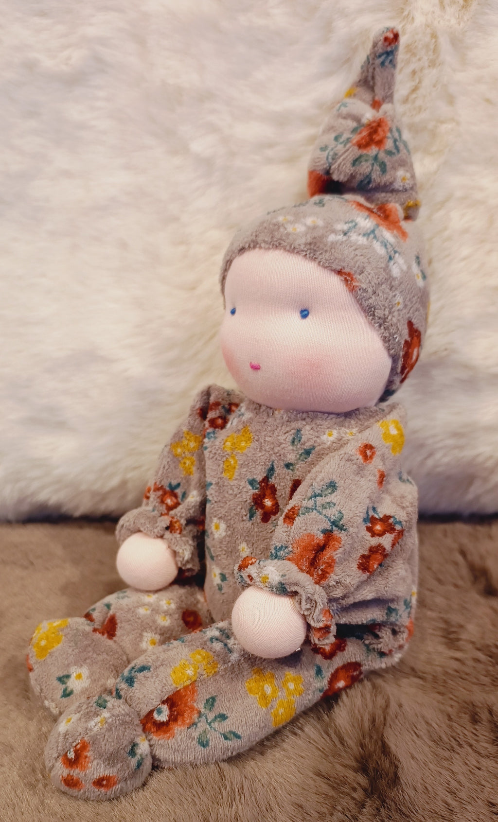 Antroposofische zonnekind / Waldorf pop grijs bewerkt