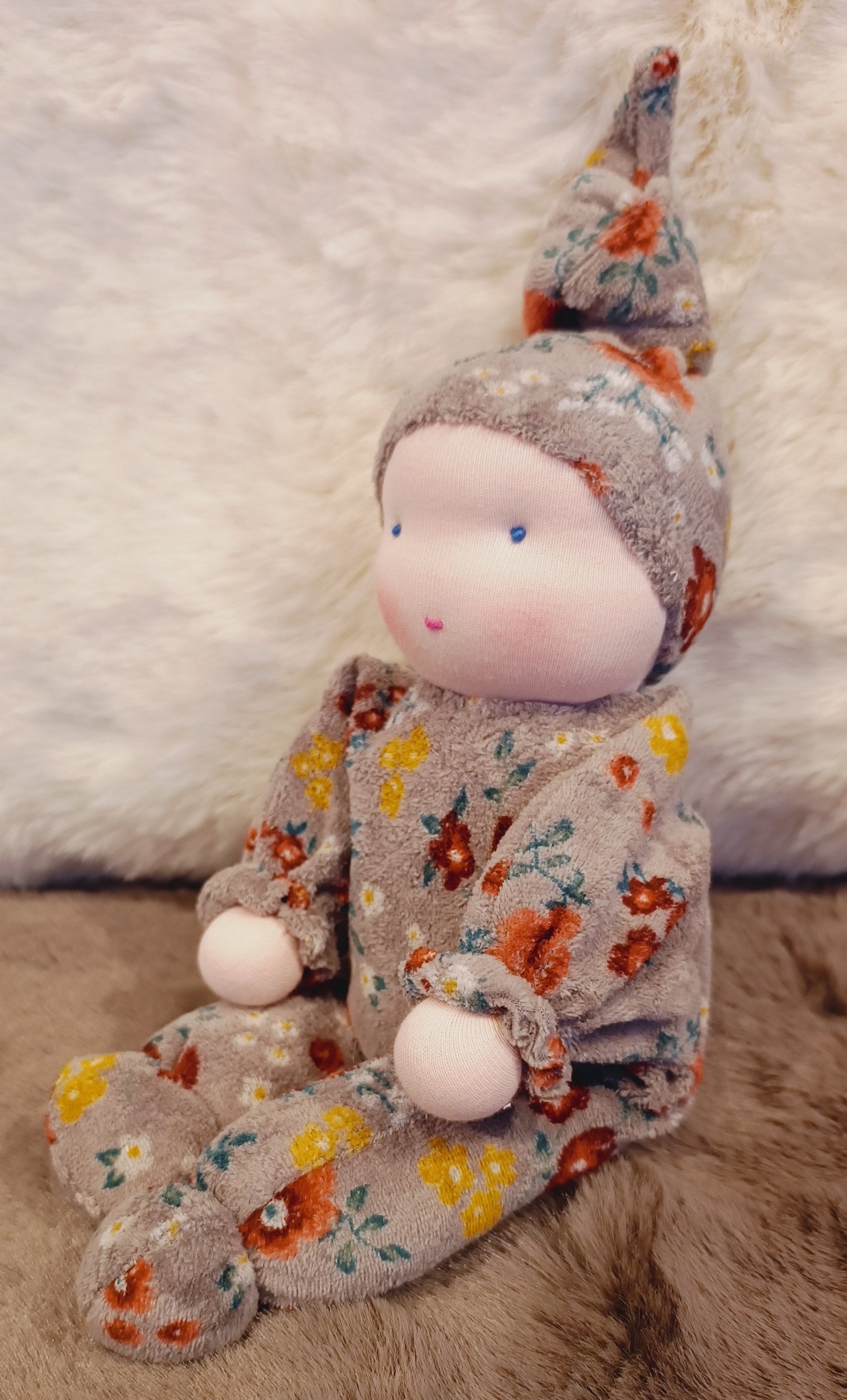 Antroposofische zonnekind / Waldorf pop grijs bewerkt