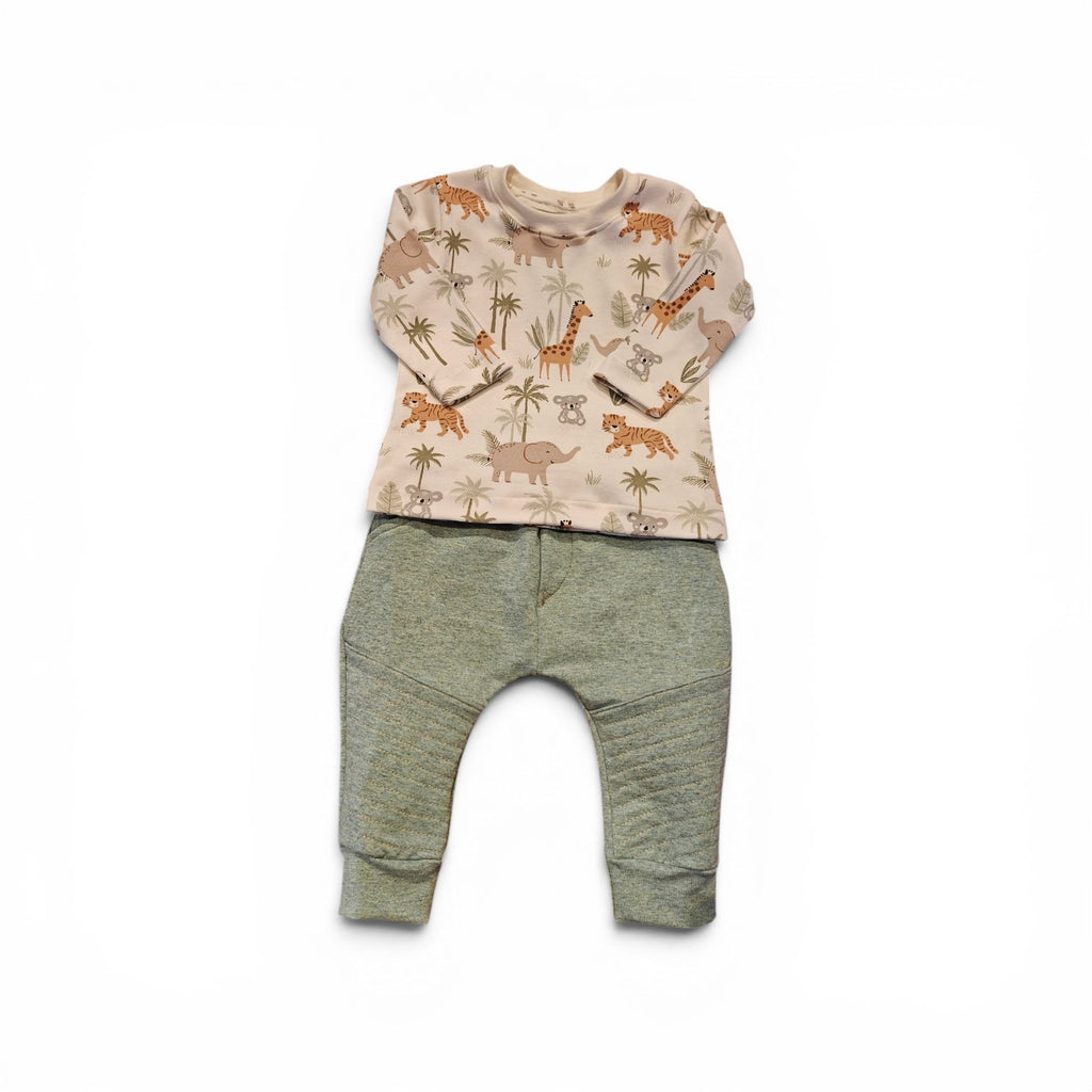 Setje broekje en shirtje groen jungle maat 74
