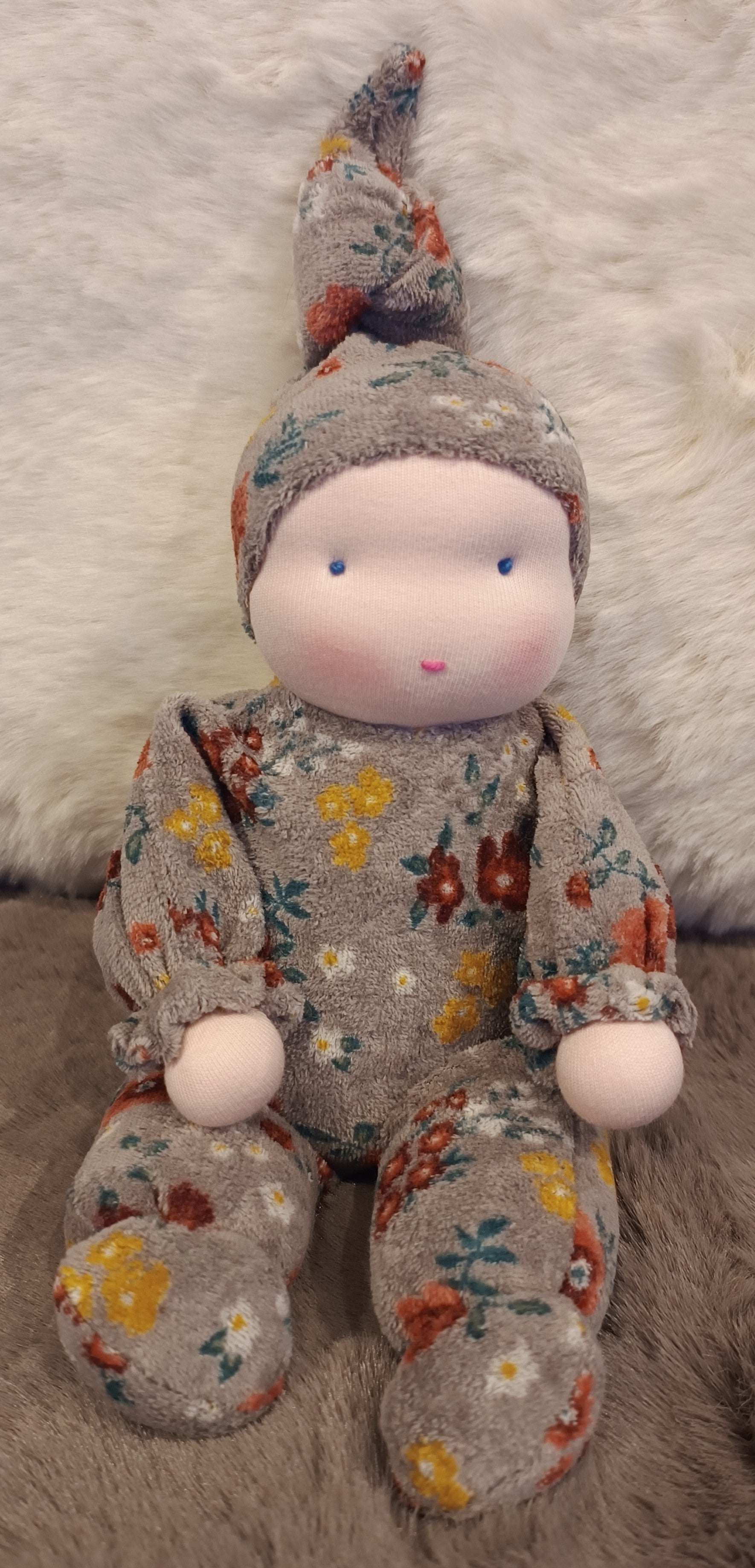 Antroposofische zonnekind / Waldorf pop grijs bewerkt