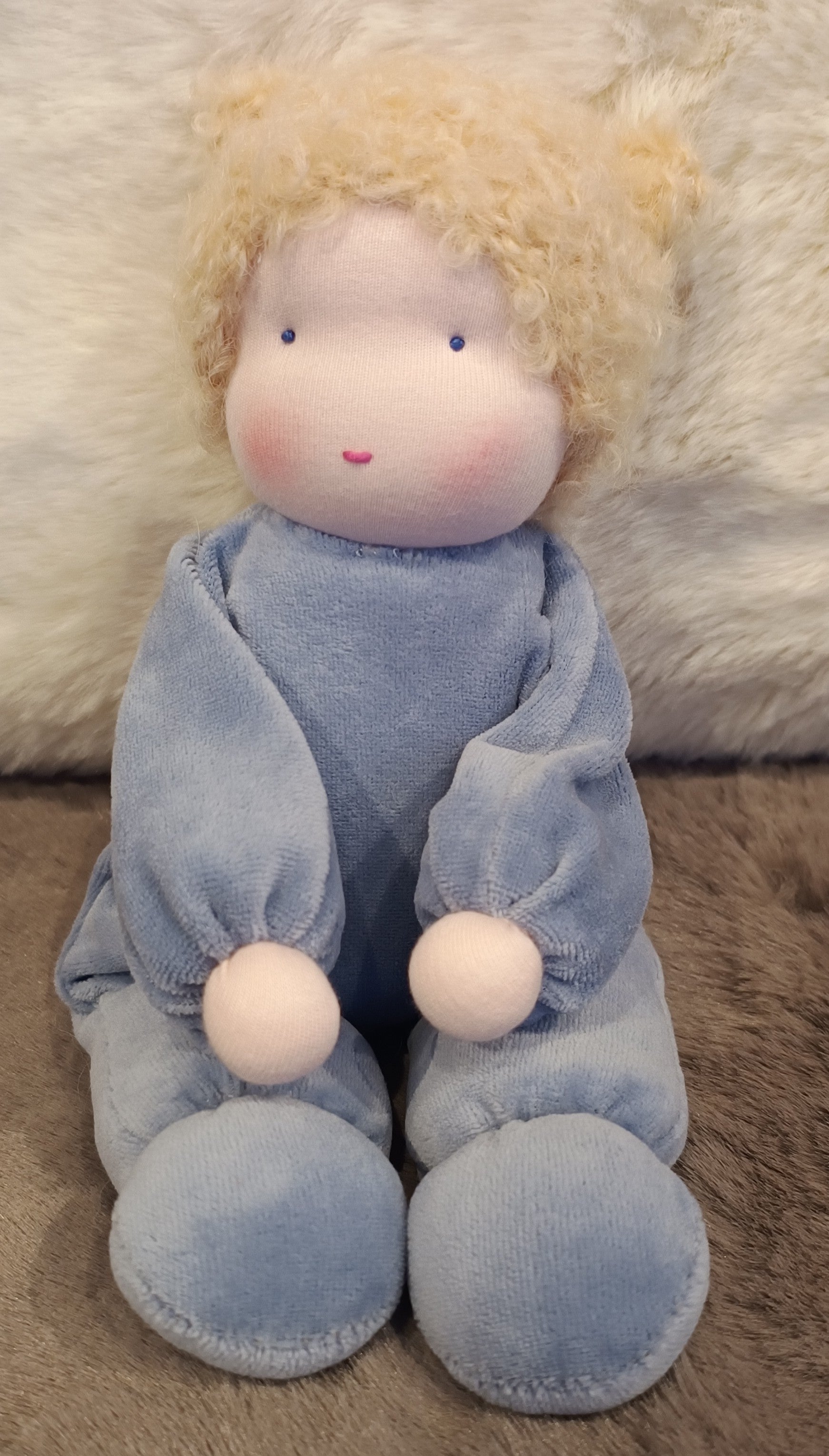 Antroposofische zonnekind / Waldorf peuter pop zacht blauw met haartjes