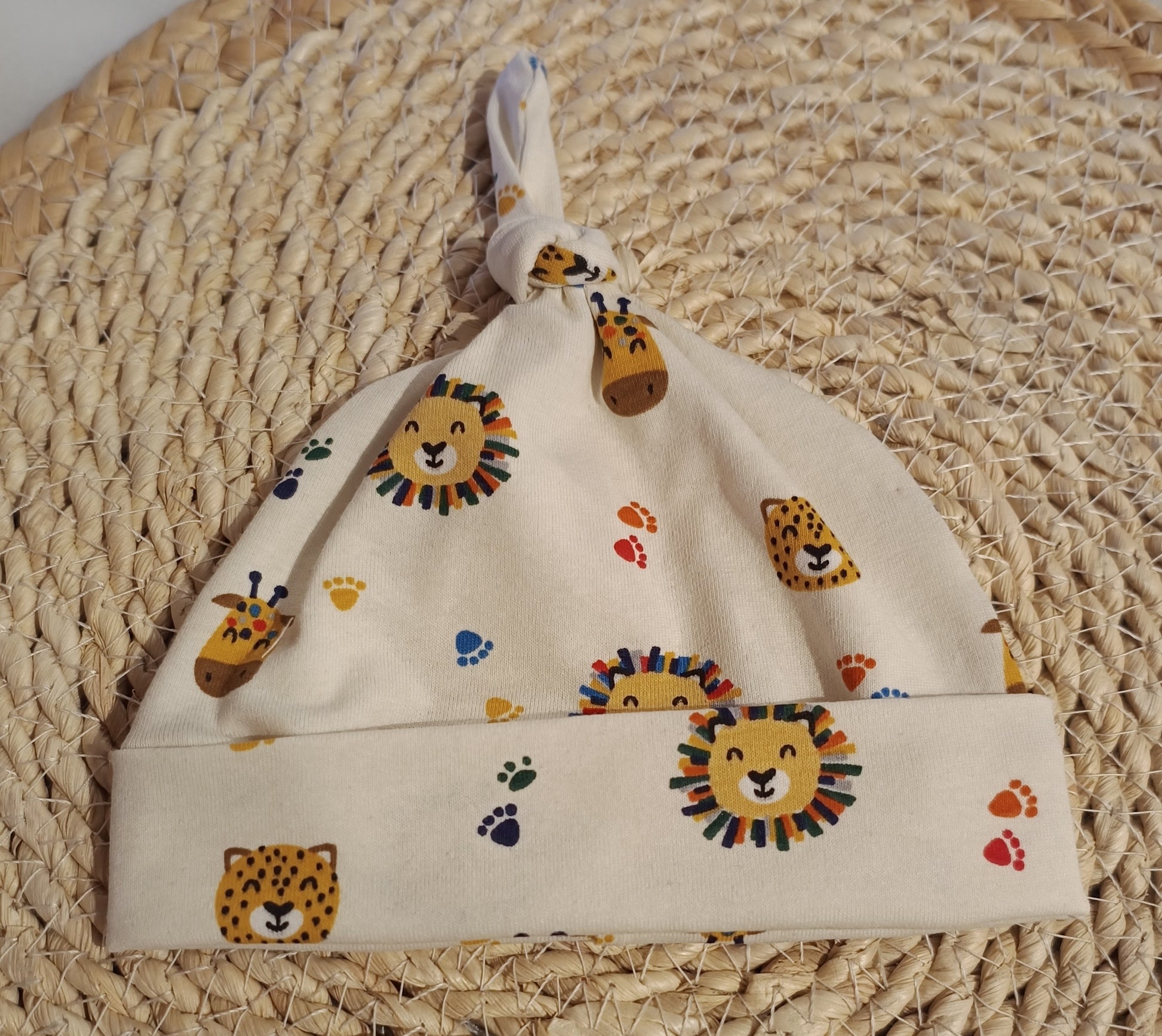 Baby knoopmutsje diertjes met voetjes