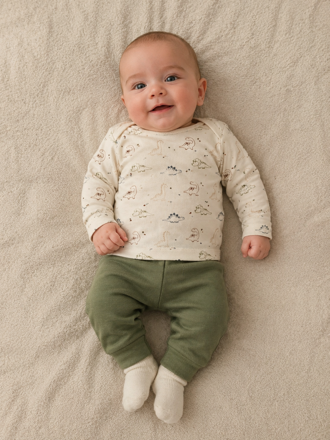Setje broekje en shirtje dino groen maat 62/68