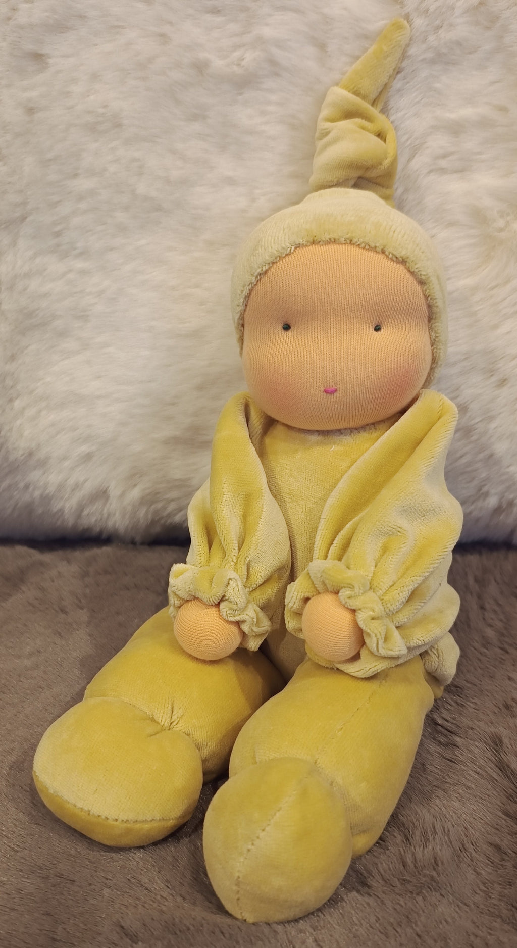 Antroposofische zonnekind / Waldorf pop zacht geel