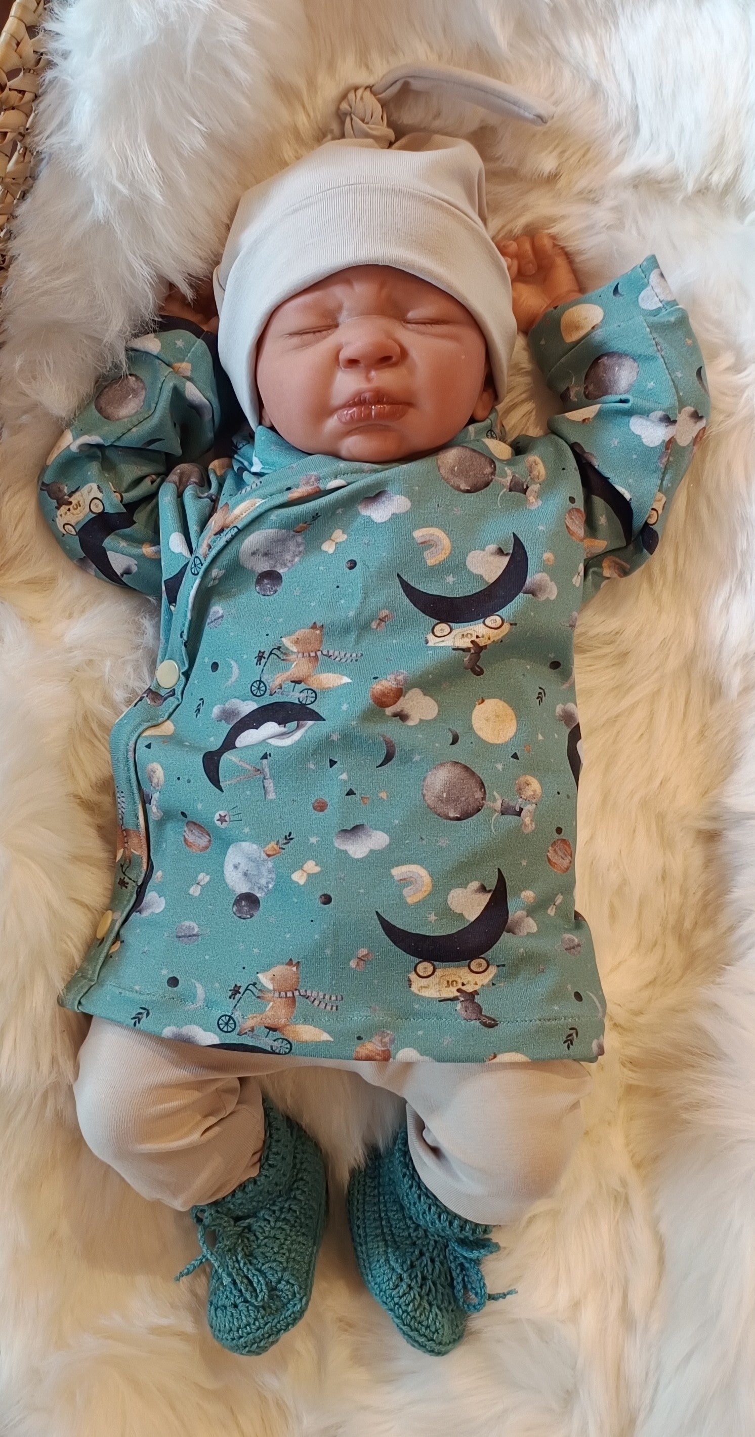 Setje broekje en shirtje en mutsje Blauwe maan fietsjes maat 56