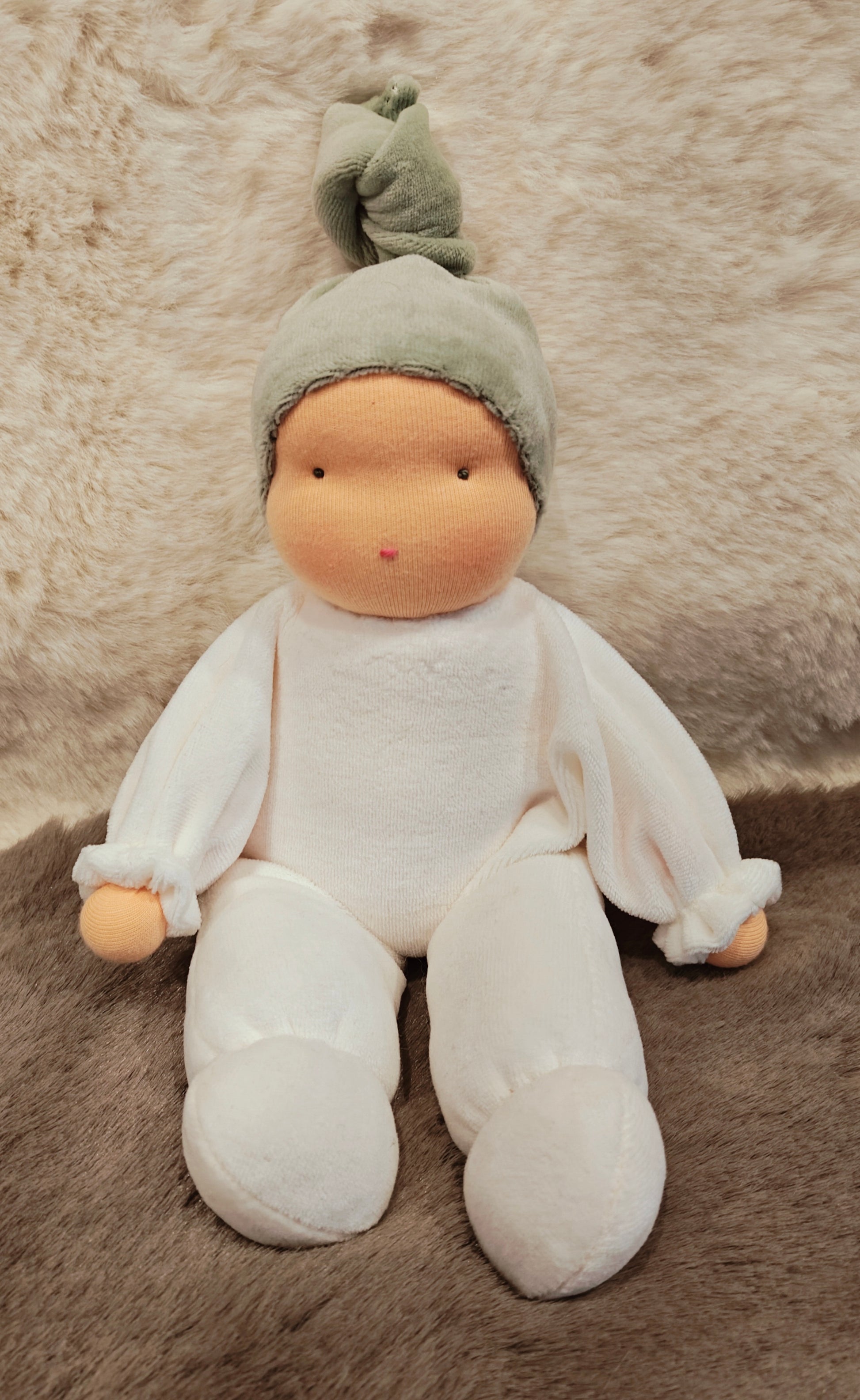 Antroposofische zonnekind / Waldorf pop creme met groen